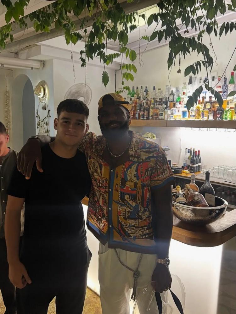 斯一行人离, dingy