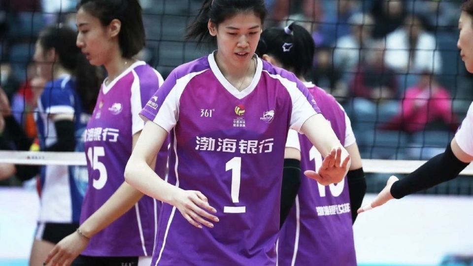 而且, 年后面对李