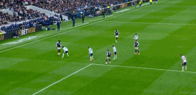 一脚低射, 轮展开较量